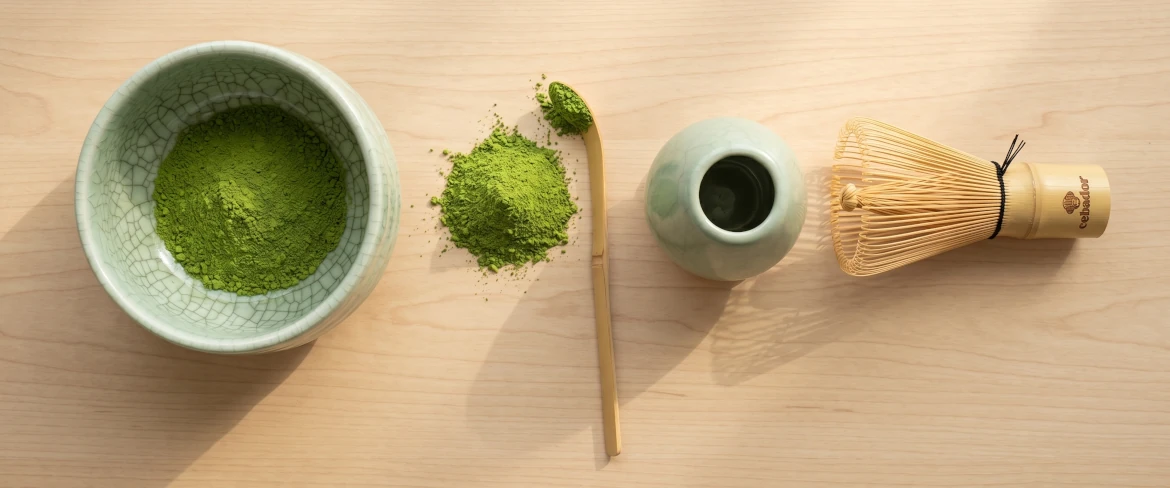 Matcha-tillbehör – matchawan, chasen, chashaku och matchapulver