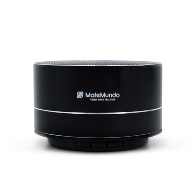 Högtalare med MateMundo-logotyp