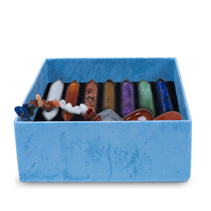 Set med chakrastenar med armband – i presentask