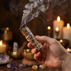 Vit Salvia med Palo Santo, rosmarin, kanel och lavendel – Rökelse 20-30 g (bunt)