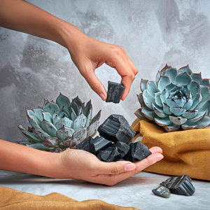 Set för Rotchakrat (Muladhara): chakra-te + magisk sten