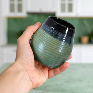 Keramisk kalebass Niebla (svart-grön) 300 ml – Crater-serien
